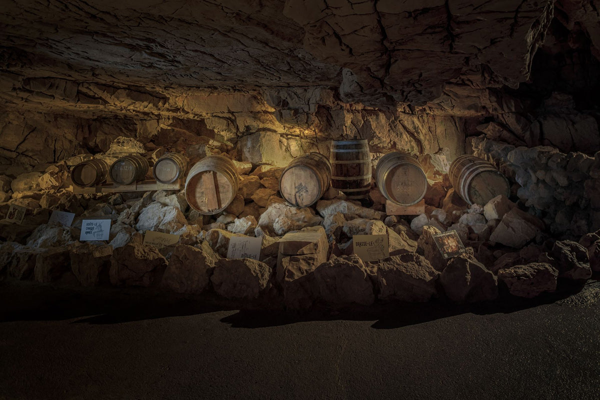 Fûts de The Cave entreposés dans les Grottes de Vallorbe